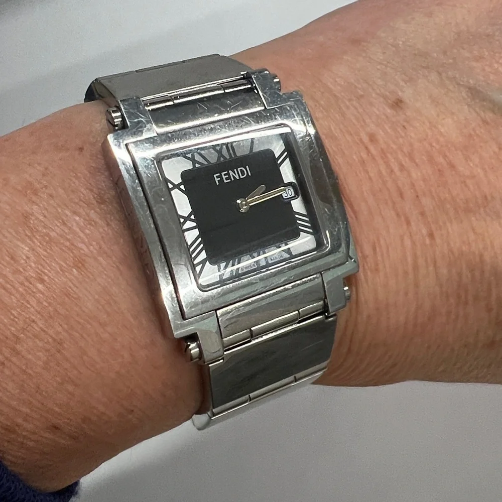 Fendi Quadro 6000G Stainless Steel Bracelet Wristwatch Black Dial Roman Numerals